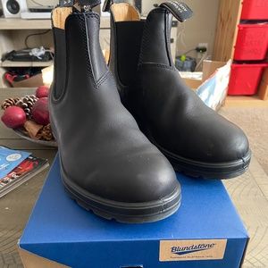 New Blundstone Black Boots
